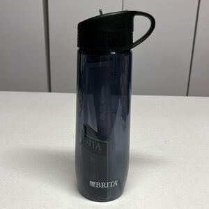 Brita Premium Filtering Water Bottle 22oz Carbon Filter BPA Free NWOT